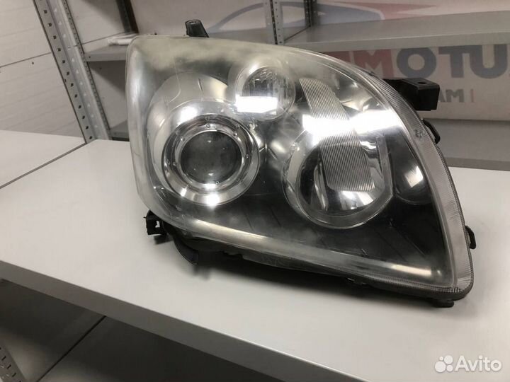 Фара для Toyota Avensis 2