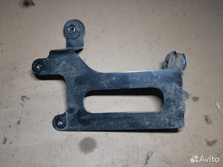 Кронштейн электромагнитного клапана audi Q5