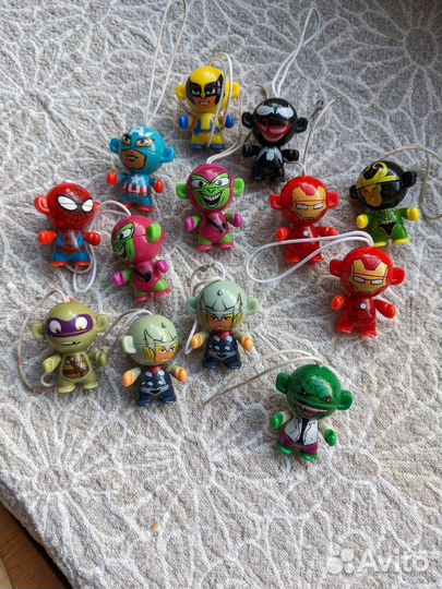 Игрушки из киндер сюрприза Марвел