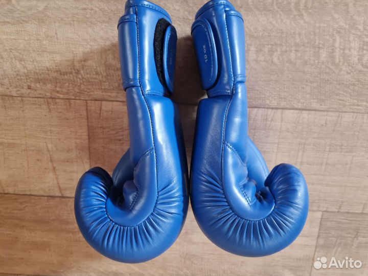 Боксерские перчатки 10 oz Clinch