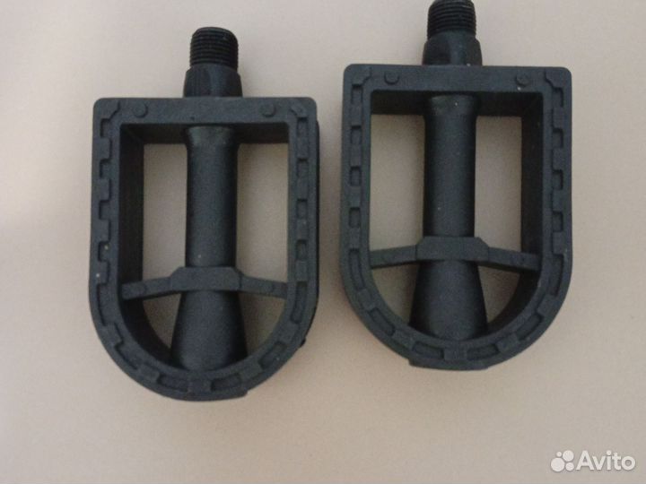 Педали велосипедные не разу не использоволось