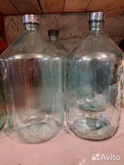 22 литровые бутылки. 227 литровые бочки