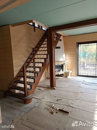 Деревянная лестница на 2 этаж в частный дом