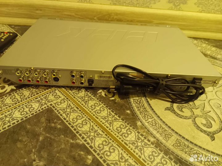 DVD плеер и VHS магнитофоны