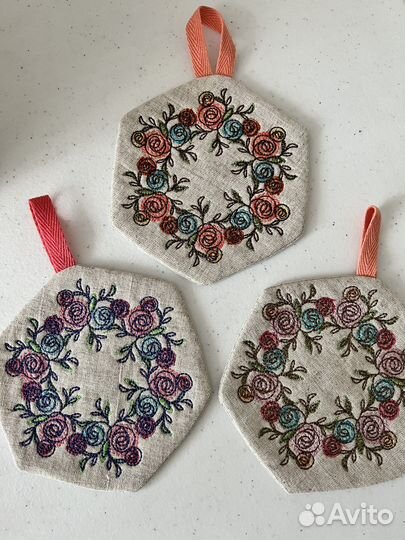 Игольница с вышивкой