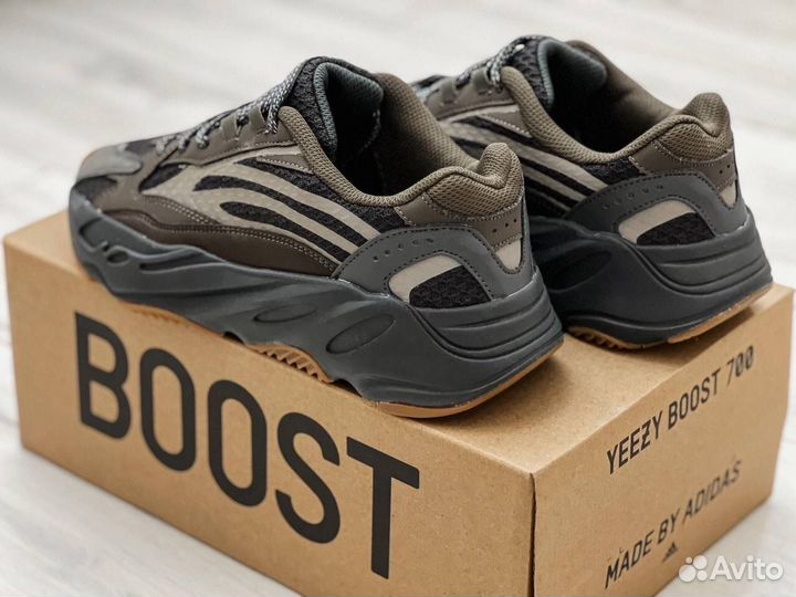 Кроссовки Adidas yeezy boost 700 v2