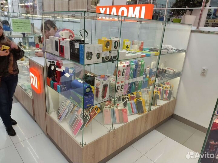 Торговый остров с подсветкой и световыми коробами