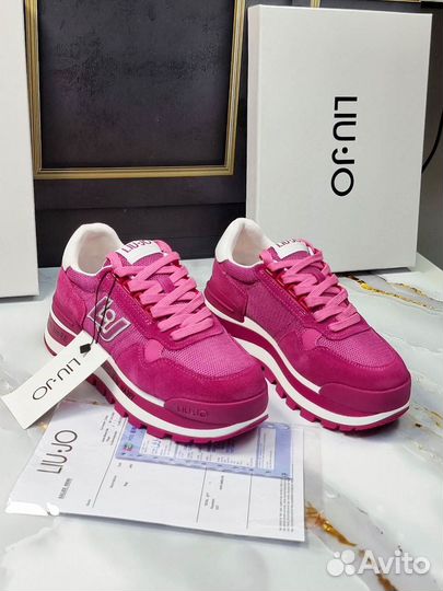 Кроссовки женские