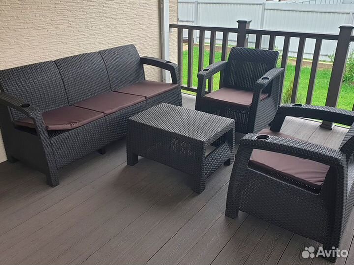 Диван трехместный из искусственого ротанга