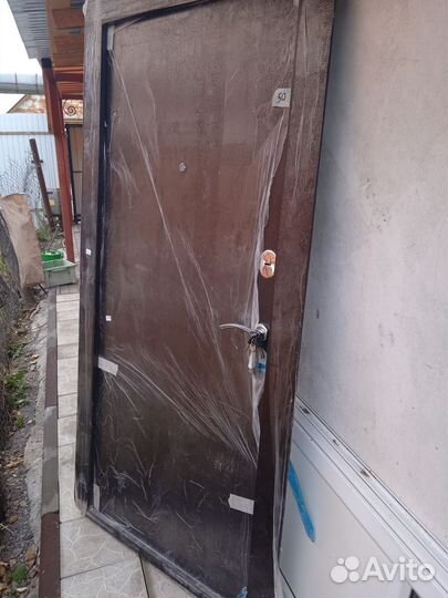 Дверь входная стальная железная