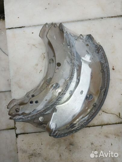 Тормозные колодки задние барабанные VW polo2015-22