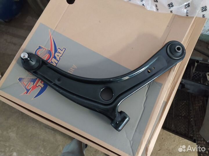 Рычаг передний нижний правый Lancer X Outlander