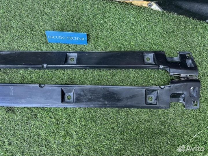 Пластиковые накладки на пороги наружные Suzuki