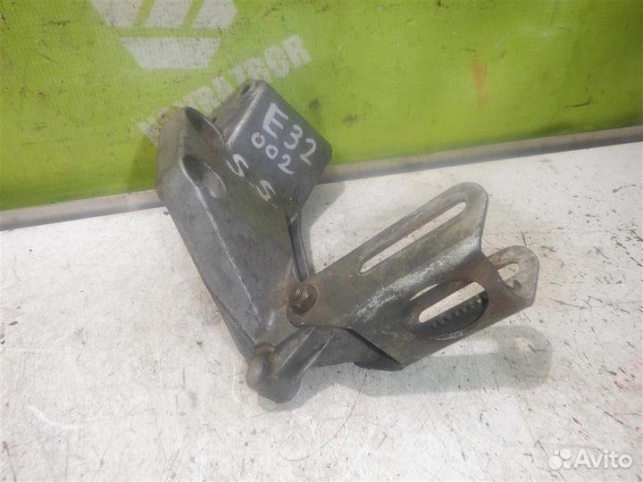 Кронштейн генератора бмв Е32