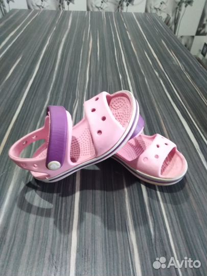 Продам сандалии crocs с6