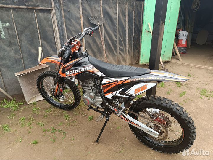 Кроссовый мотоцикл