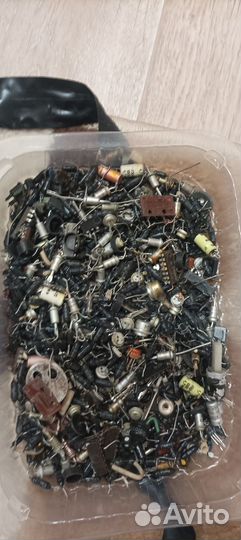 Микросхемы к224 и другие радио детали электронника