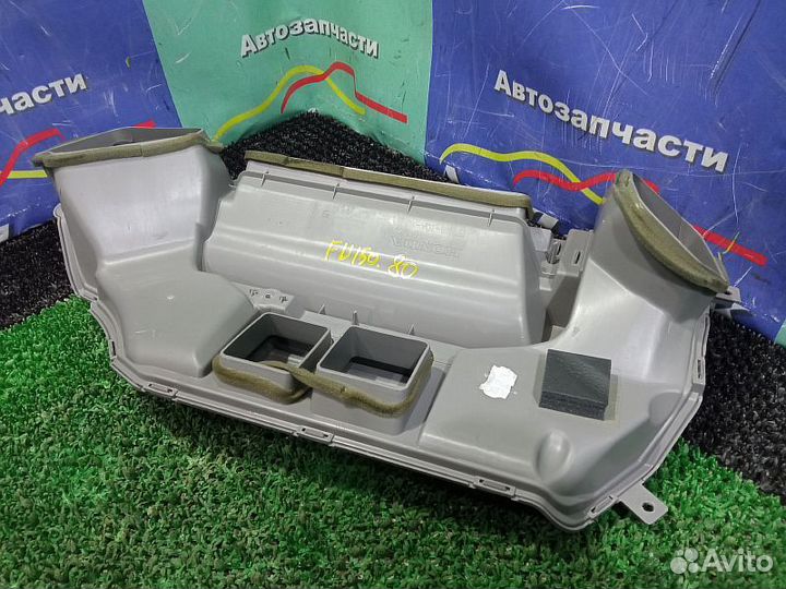 Обшивка стойки передней нижняя правая Mitsubishi P