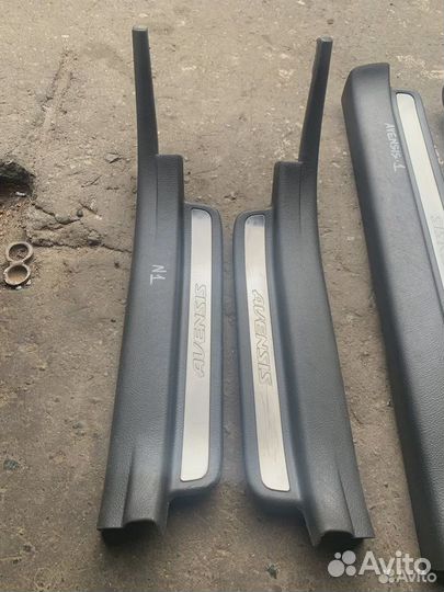 Накладка на порог Toyota Avensis T250