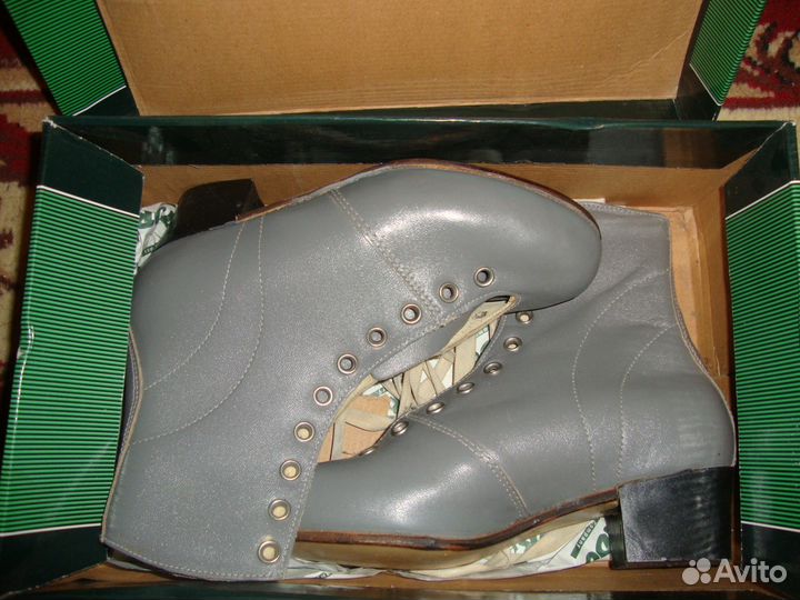 Коньковые ботинки