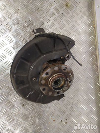 Кулак поворотный передний правый Volkswagen Touran