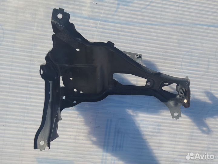 Кронштейн фары правый bmw 1 series с 2019