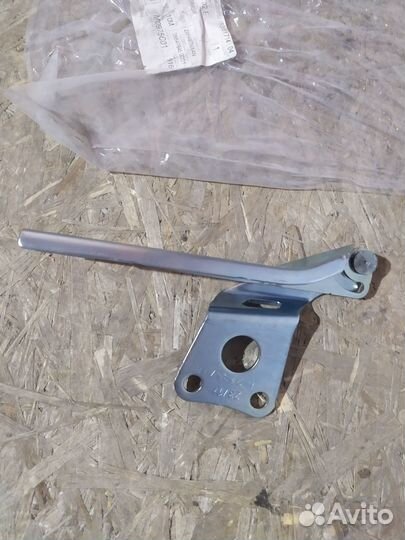 Петля капота Skoda Yeti 2009-2018