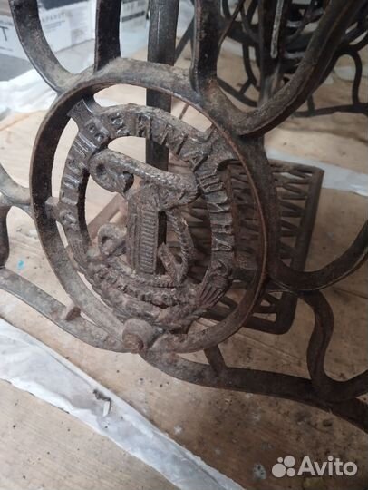 Продам швейную машинку пгмз на станине