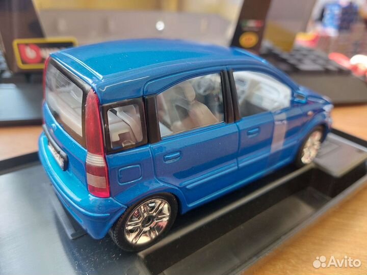 Коллекционная модель fiat Nuova Panda 1:24