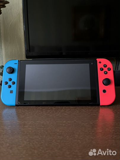 Nintendo switch rev 2 +чехол и 2 игры