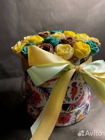 Шоколадные Розы - 37 шт в Шляпной Коробке