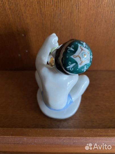 Статуэтка «Узбек с виноградом» лфз