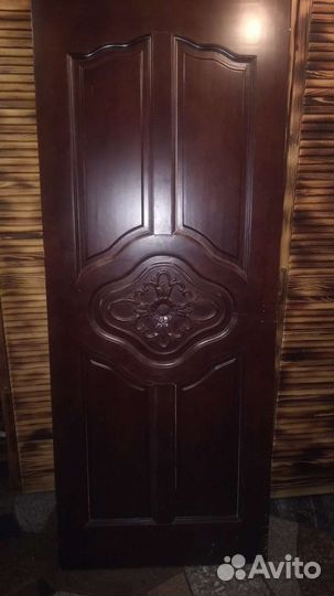 Дверь деревянная