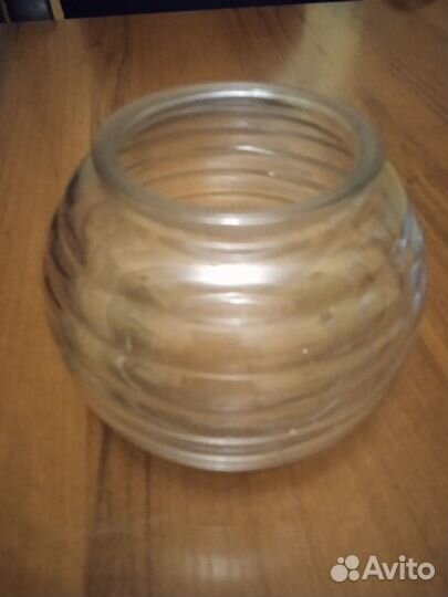 Ваза из толстого стекла