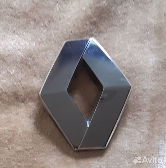 Шильдик задней двери Рено Дастер 2021 г.в