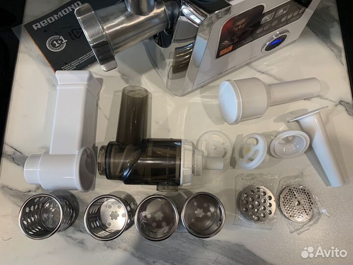 Мясорубка Redmond RMG-1205-8
