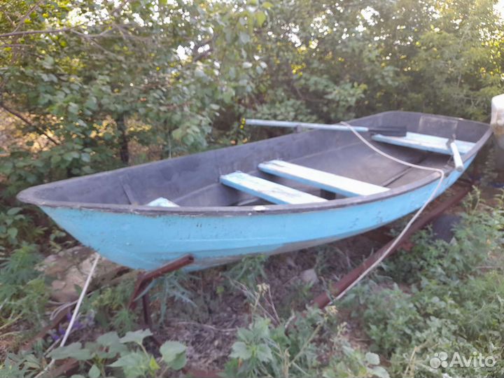 Стеклопластиковая лодка