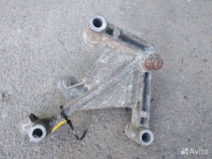 Кронштейн кпп Renault Kangoo 1 7700434671