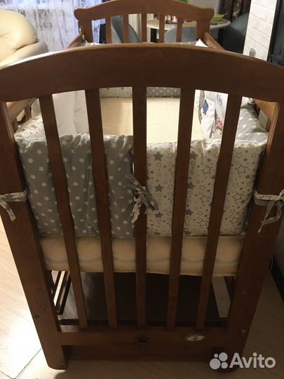 Кроватка- маятник Можга с набором подушечек