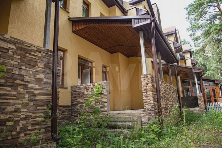 Таунхаус 180 м² на участке 1,8 сот.