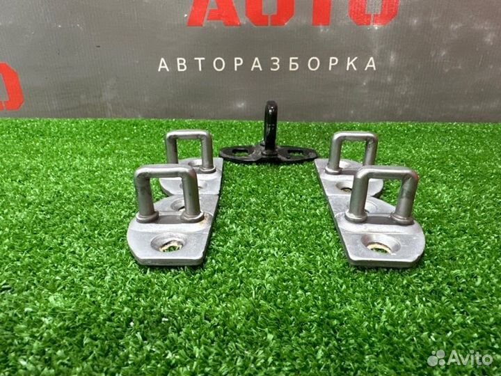 Ответная часть замка двери LADA X-Ray Cross 1.6