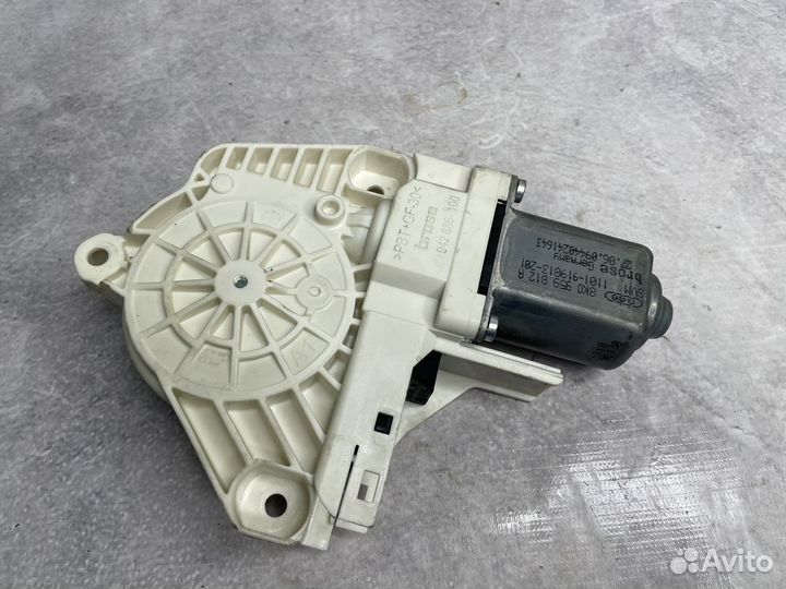 Моторчик стеклоподъемников задний левый Audi A4B8