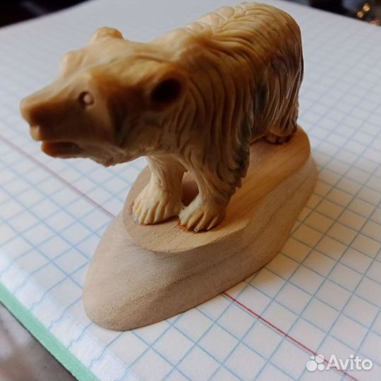 Фигурка медведя из слоновой кости