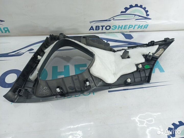 Обшивка стойки задняя правая Geely Coolray 1.5