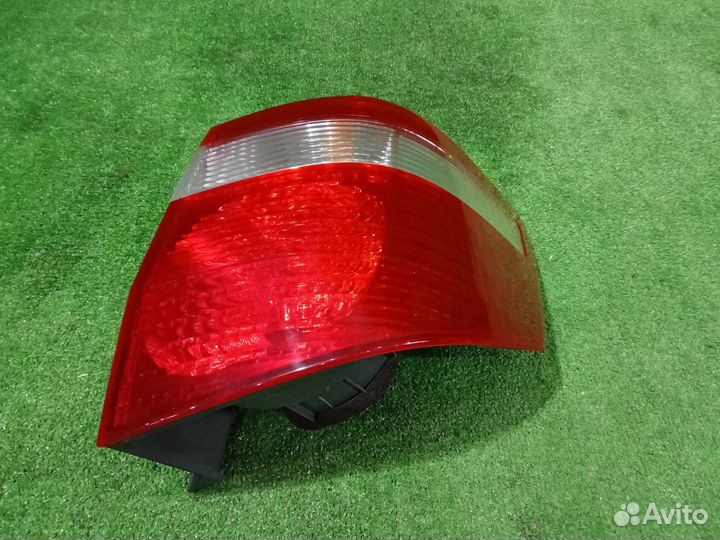 Фонарь задний правый Toyota Alphard MNH10 1MZ-FE