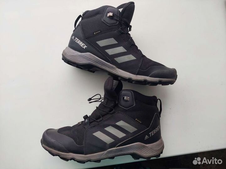 Кроссовки adidas