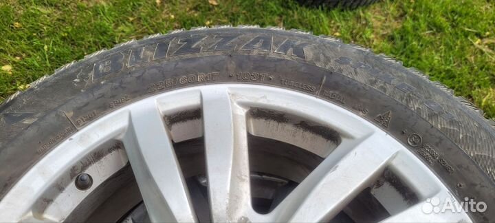 Bridgestone Blizzak Spike-01 225/60 R17