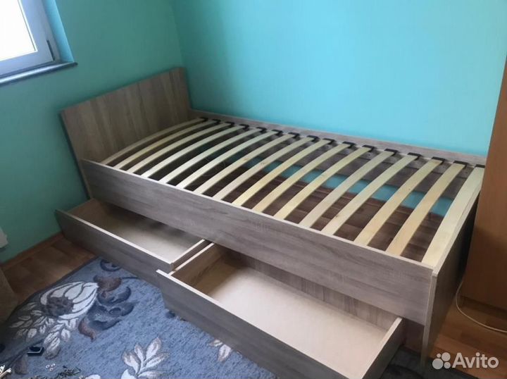 Кровать