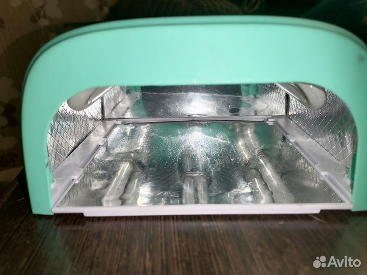 Ультрафиолетовая лампа для ногтей