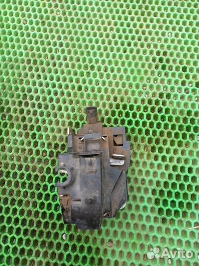 Замок двери задний правый Chery Bonus